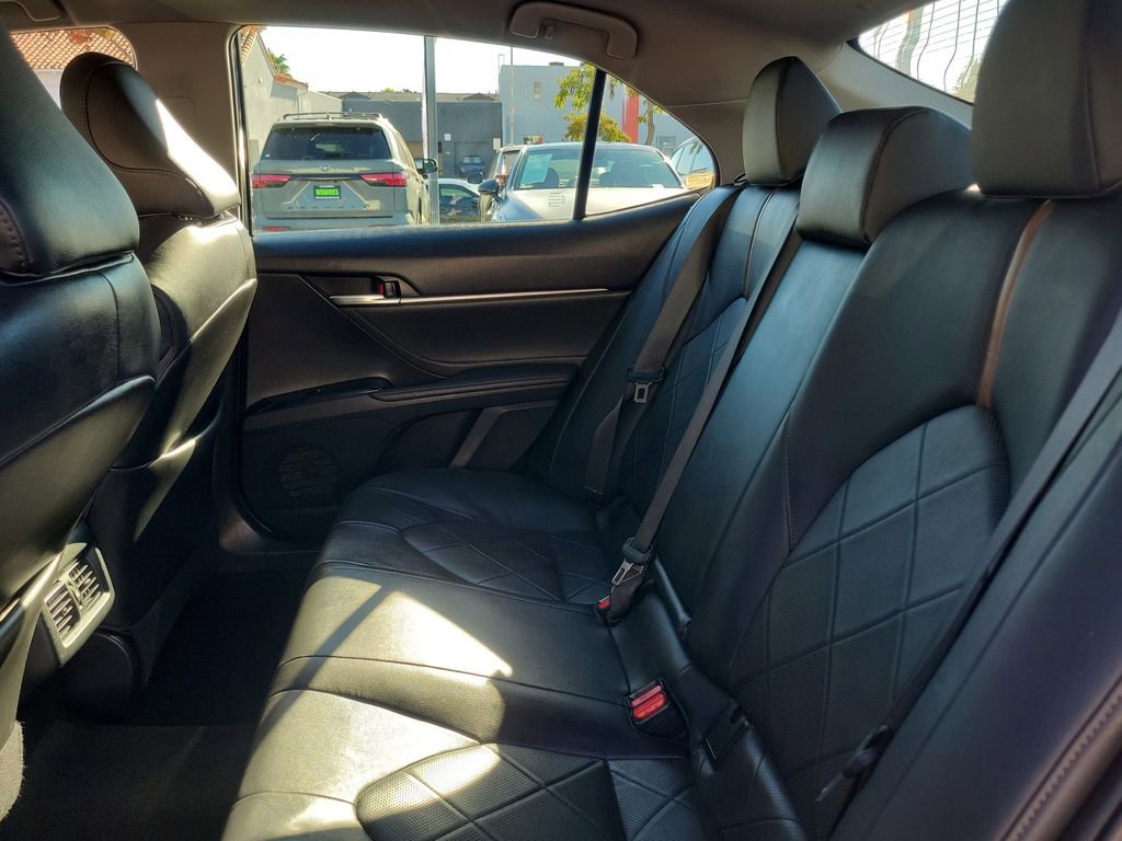 Used 2018 Toyota Camry XLE image 12