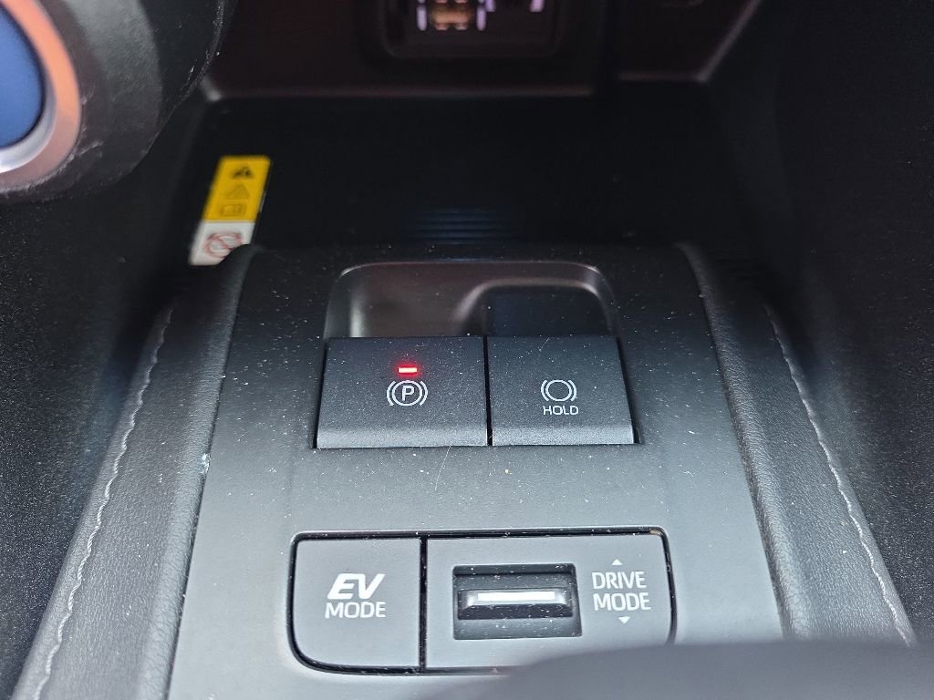 Certified 2021 Toyota Venza LE AWD/4WD image 20