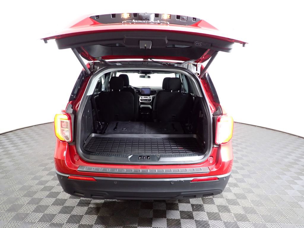 Used 2023 Ford Explorer XLT AWD/4WD image 16
