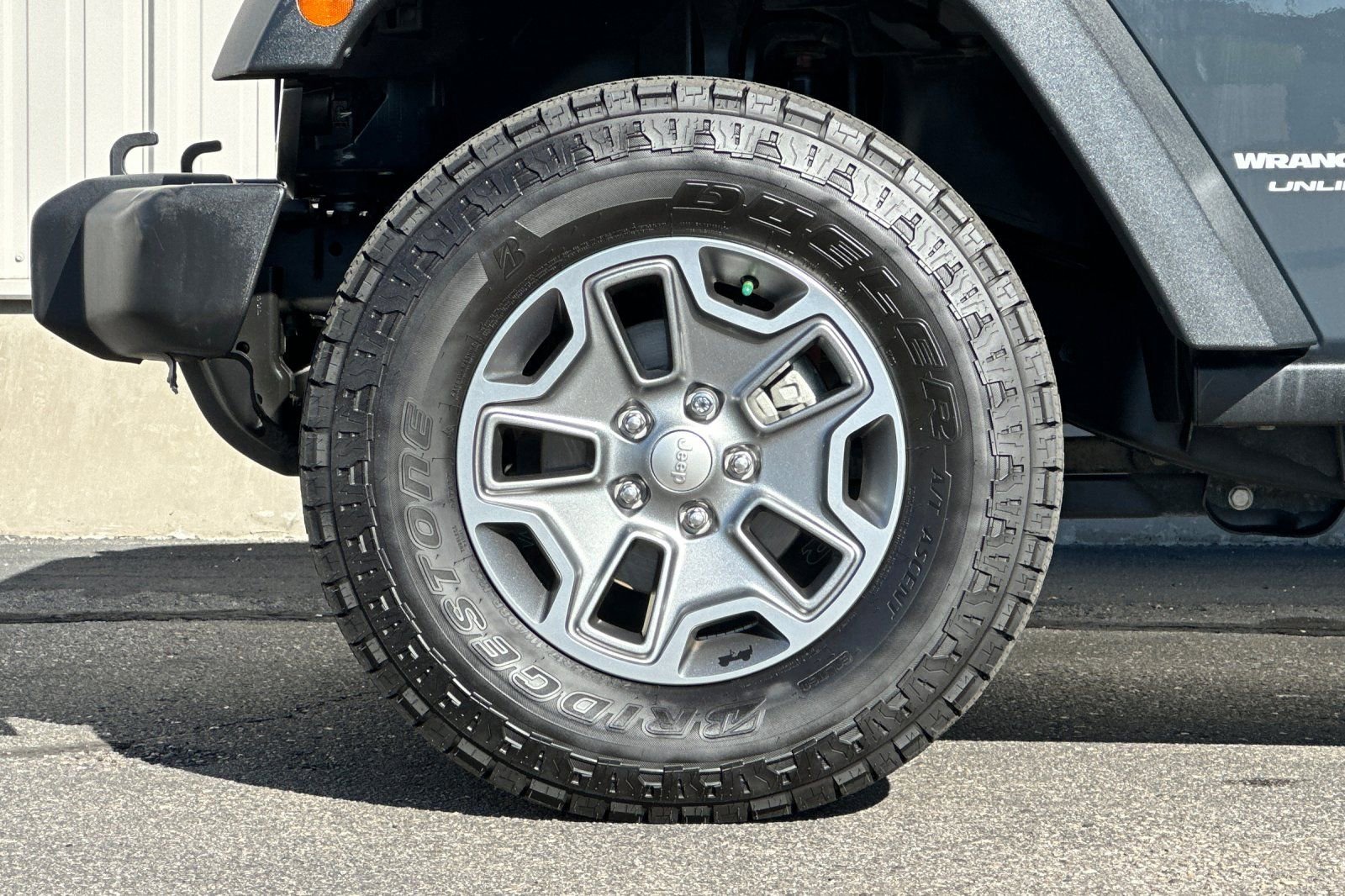 Used 2018 Jeep Wrangler Unlimited Rubicon w/ Connectivity Group image 25