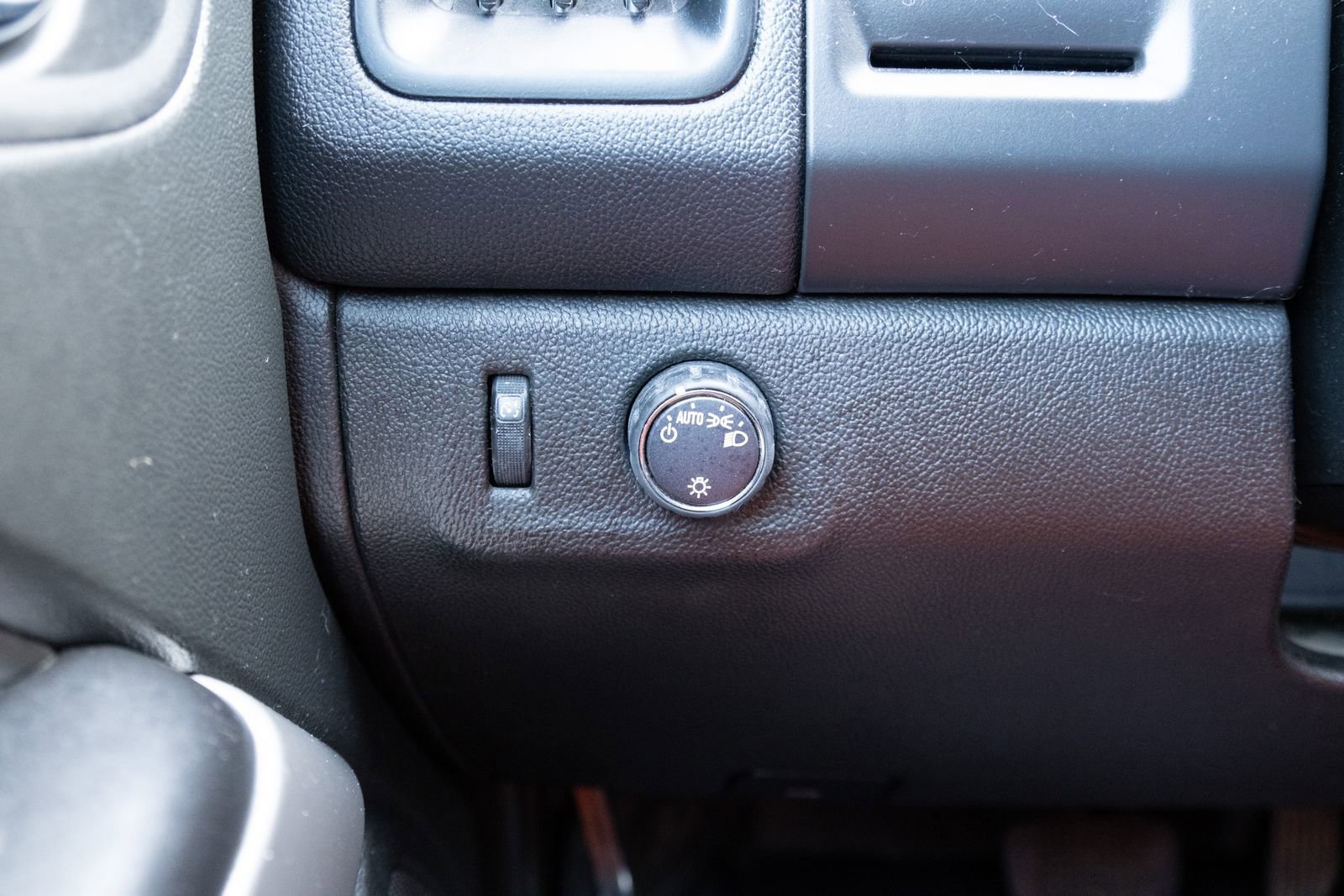 Used 2021 Chevrolet Colorado LT w/ Fleet Safety Package image 9
