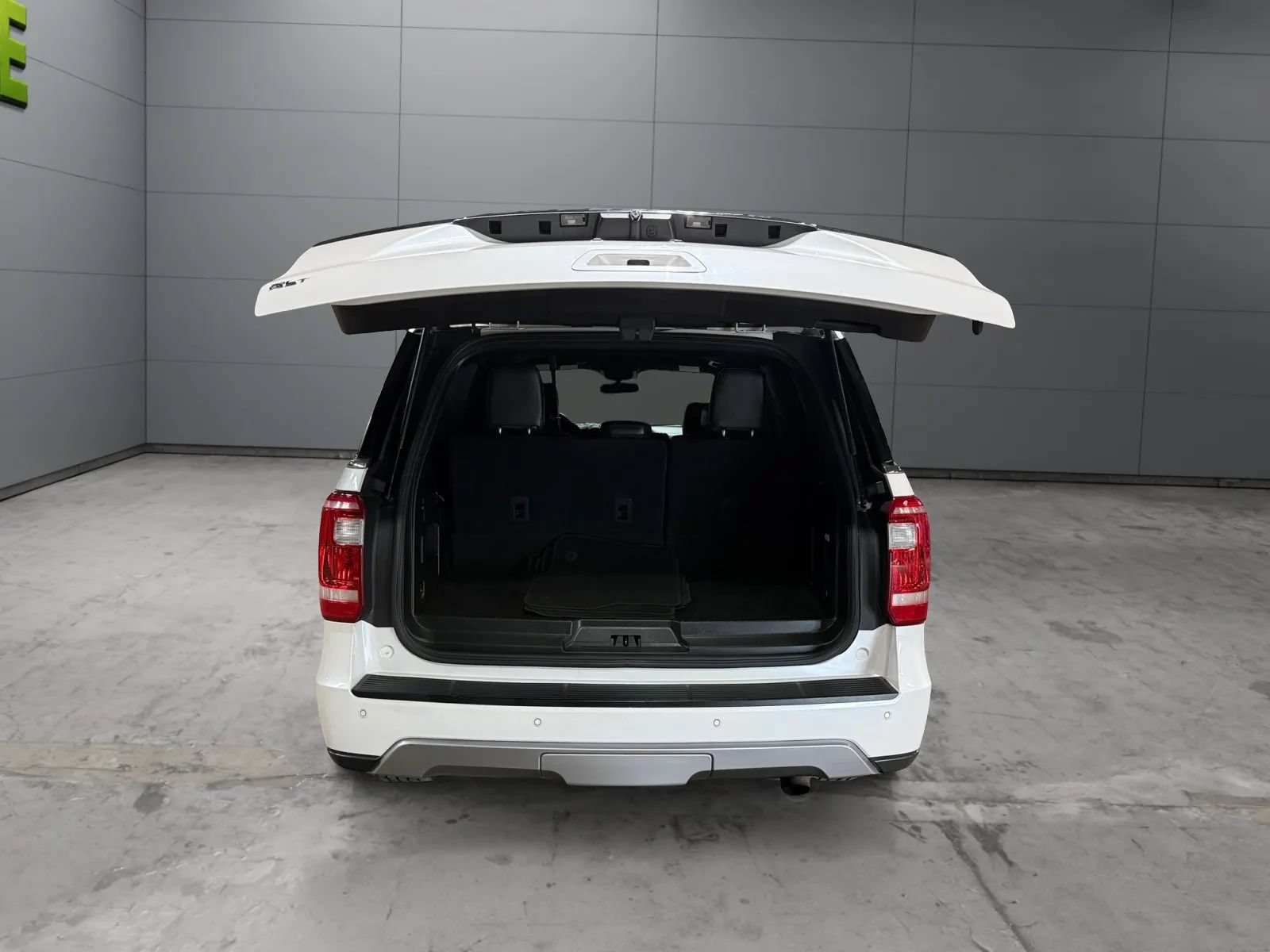 Used 2018 Ford Expedition XLT AWD/4WD image 9
