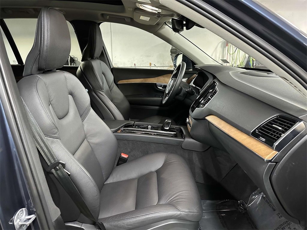 Used 2024 Volvo XC90 B6 Plus image 18
