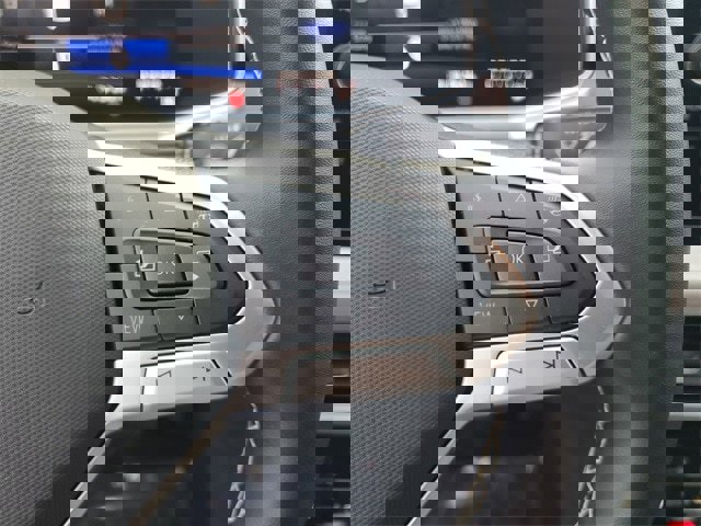 Certified 2025 Volkswagen Taos SE image 21