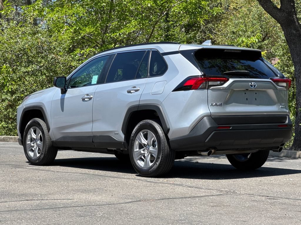 Used 2024 Toyota RAV4 LE AWD/4WD image 7