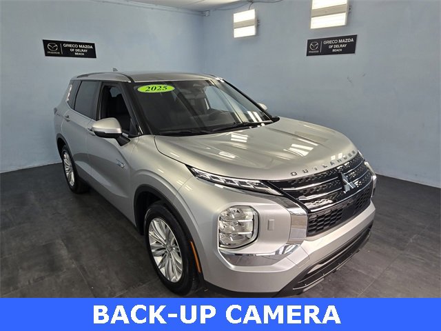 Used 2025 Mitsubishi Outlander ES image 2