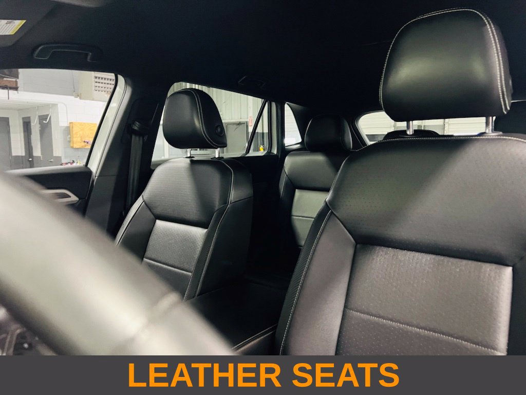 Used 2022 Volkswagen Atlas Cross Sport SE FWD image 3