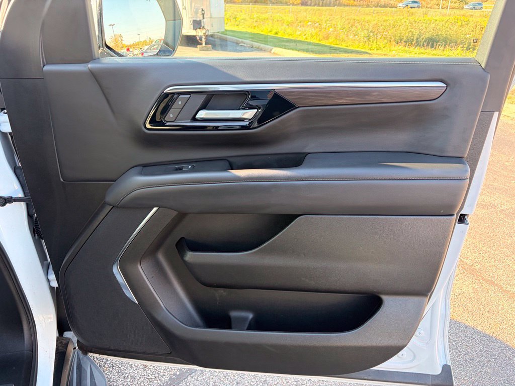 Used 2025 Chevrolet Tahoe LT AWD/4WD image 21