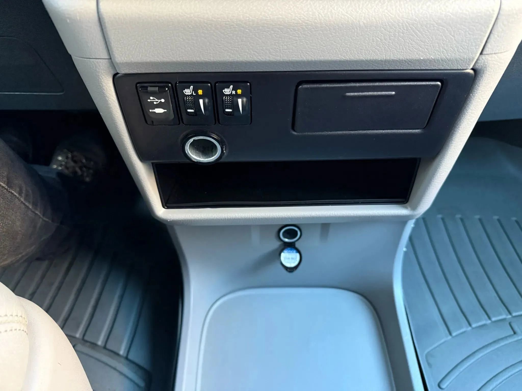 Used 2017 Toyota Sienna XLE w/ XLE Navigation Package AWD/4WD image 19