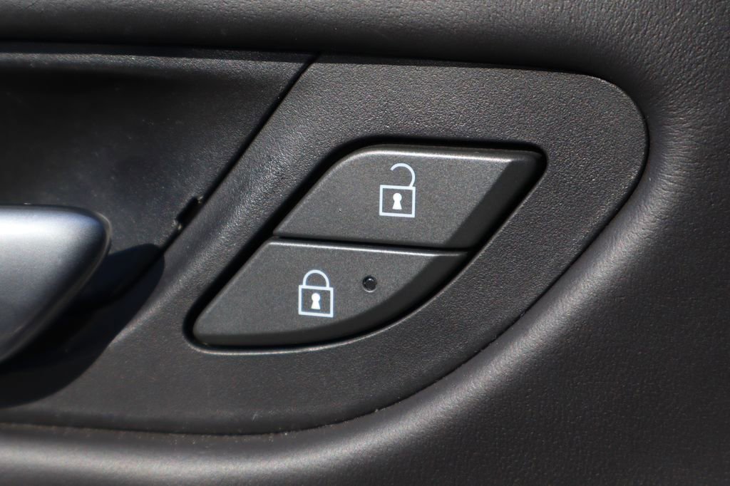 Used 2023 Cadillac Escalade Sport Platinum w/ LPO, ONYX Package AWD/4WD image 21