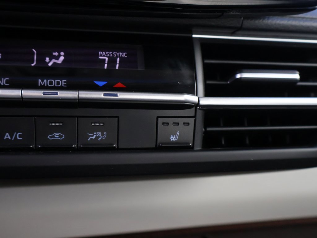 Used 2024 Toyota Sienna XLE image 29