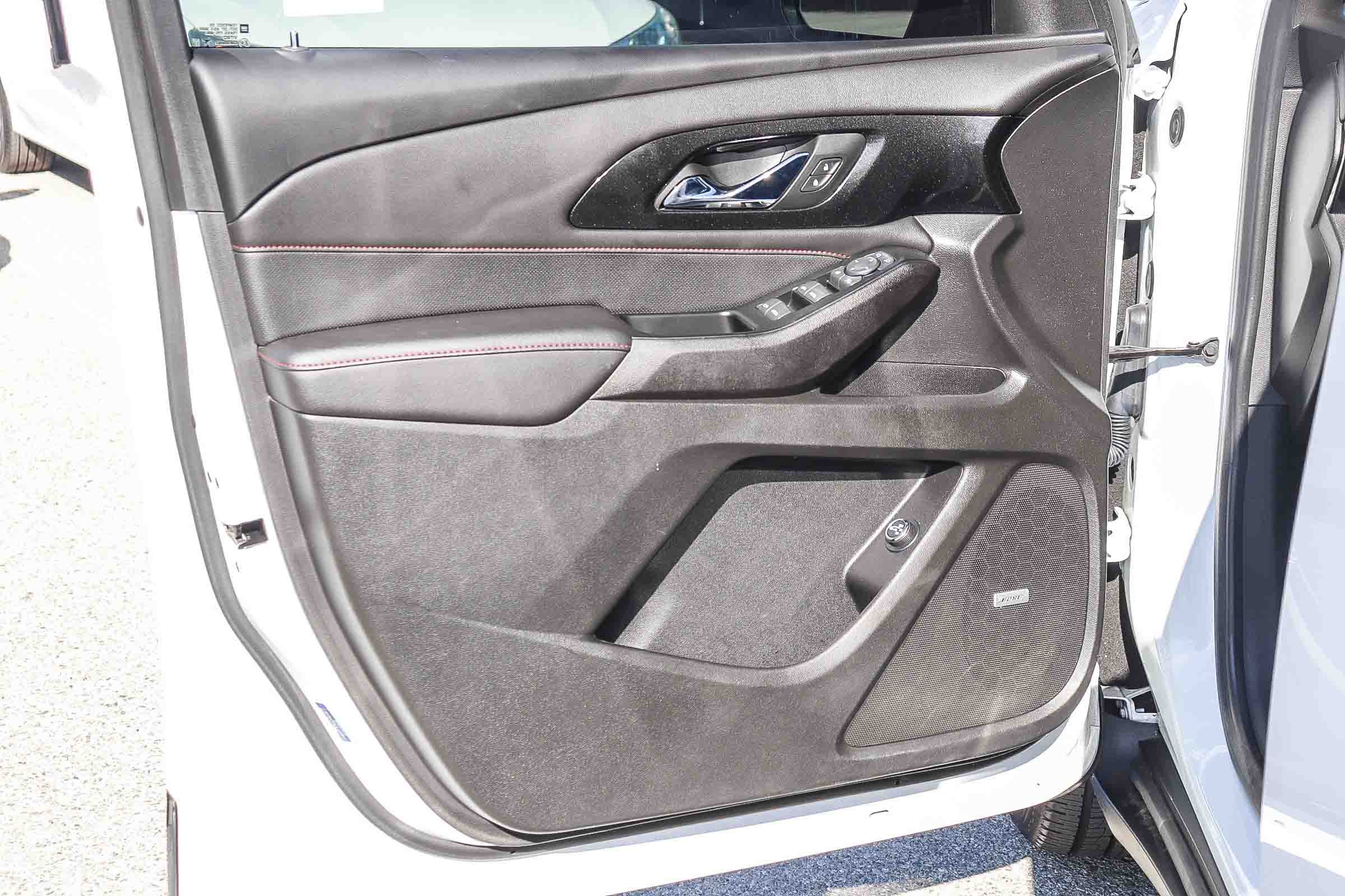 Used 2023 Chevrolet Traverse RS w/ LPO, Cargo Package image 21