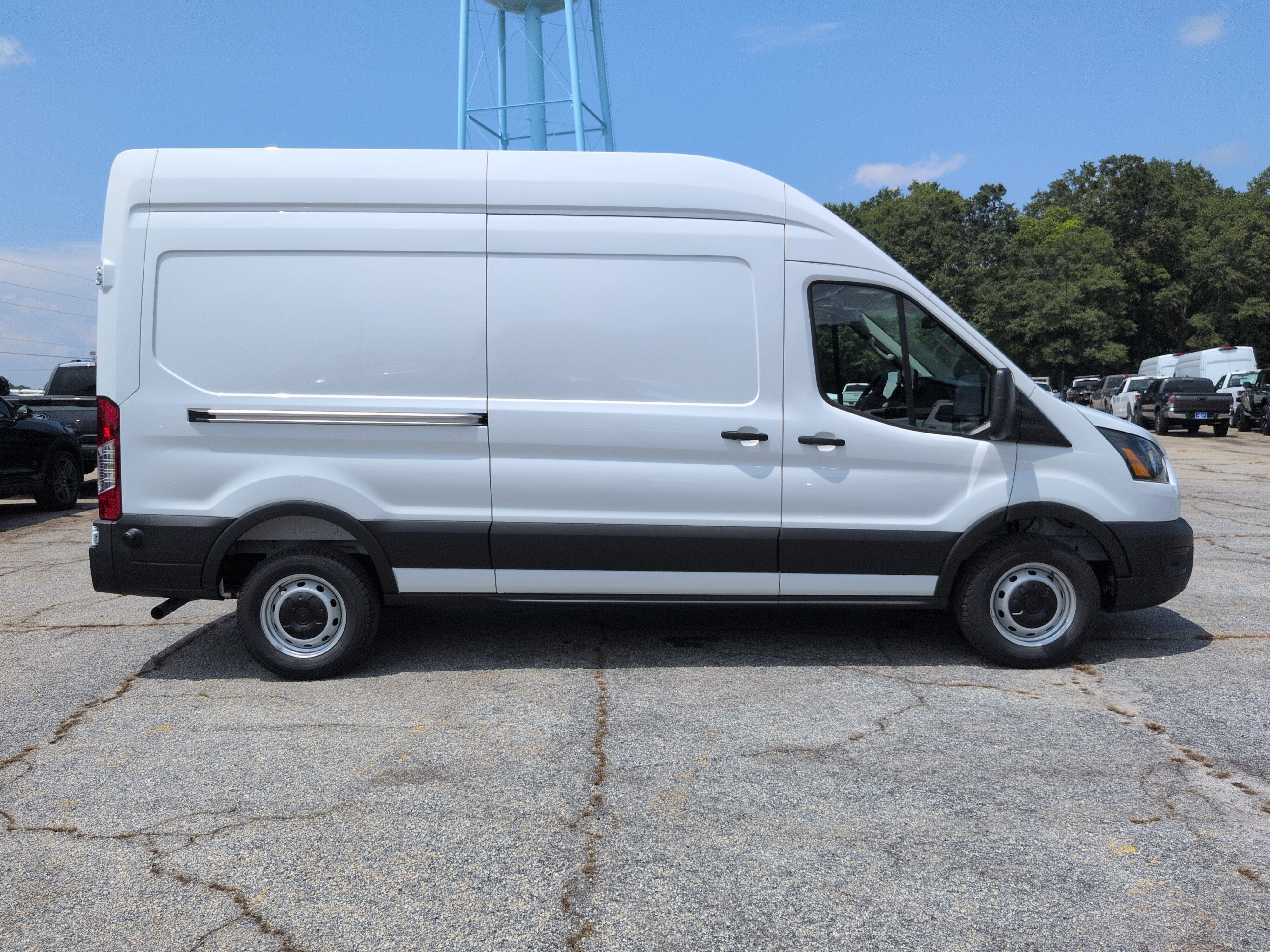 New 2026 Ford Transit 250 148 High Roof RWD image 3