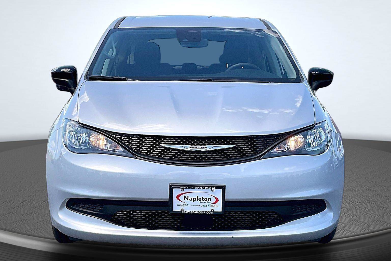Used 2024 Chrysler Voyager LX FWD image 3