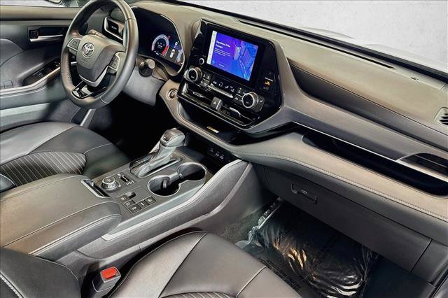 Used 2025 Toyota Highlander XSE AWD/4WD image 29