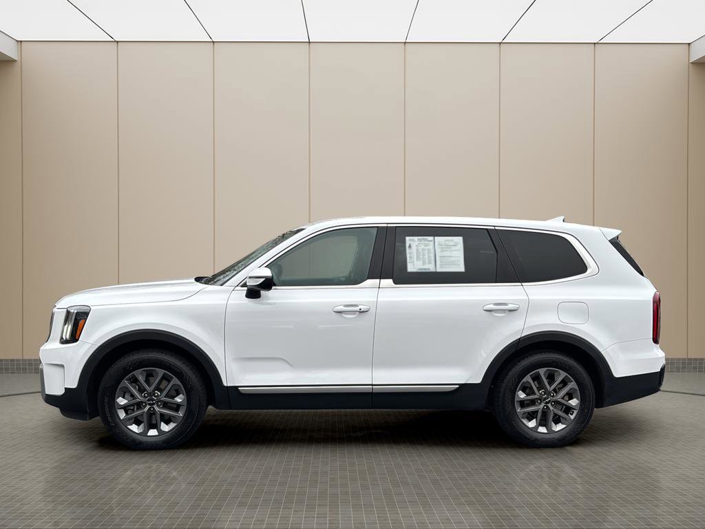 Used 2023 Kia Telluride LX image 2