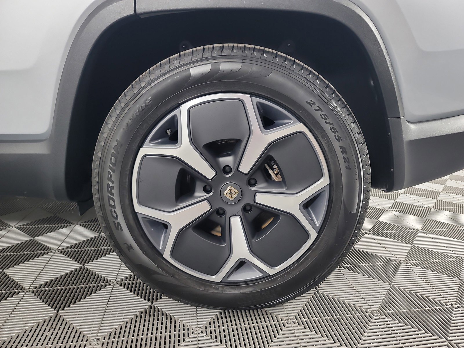 Used 2024 Rivian R1S Adventure image 10