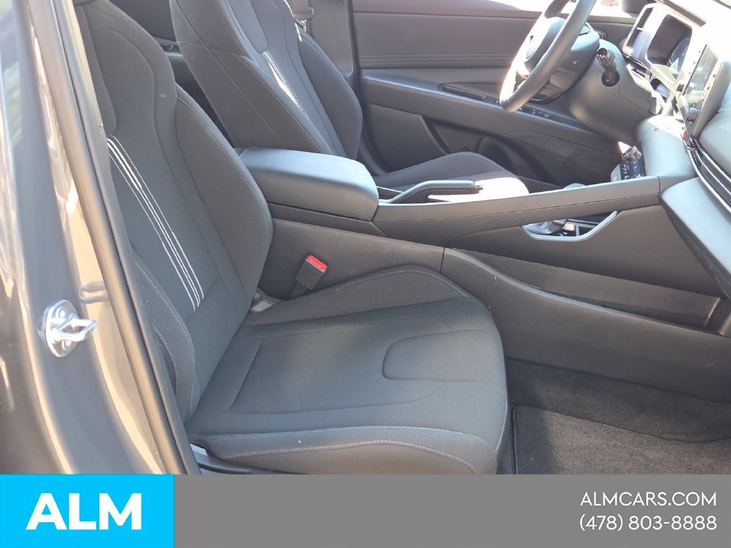 Certified 2025 Hyundai Elantra Sport FWD image 17