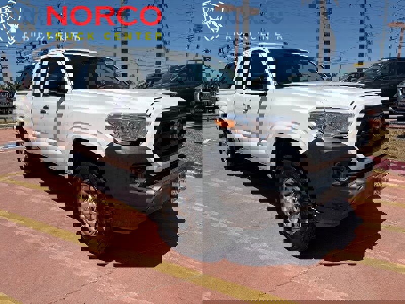 Used 2020 Toyota Tacoma SR image 2