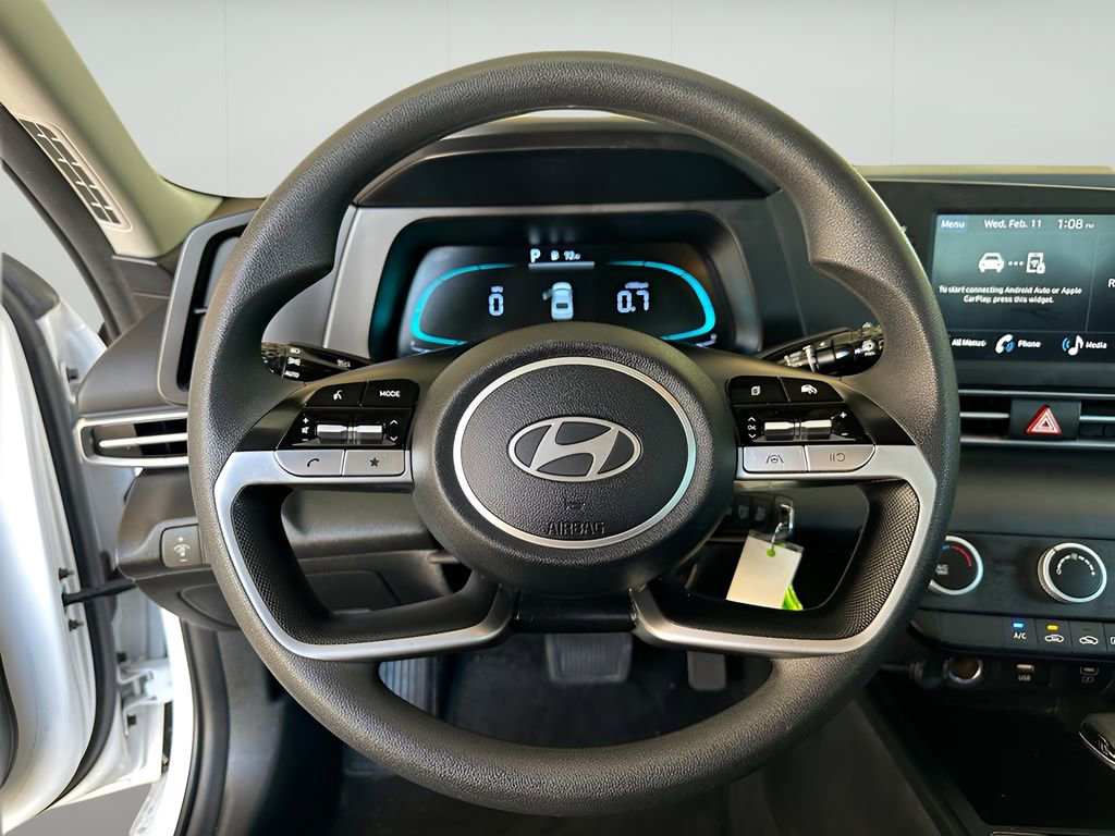 Used 2025 Hyundai Elantra SE FWD image 14