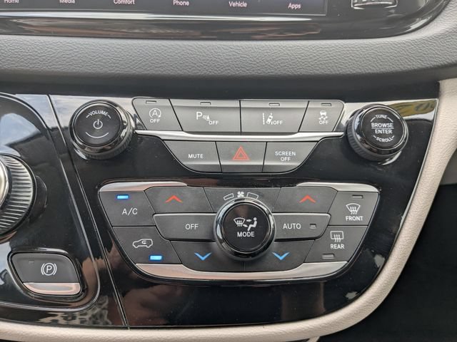 Used 2024 Chrysler Pacifica Touring-L FWD image 26