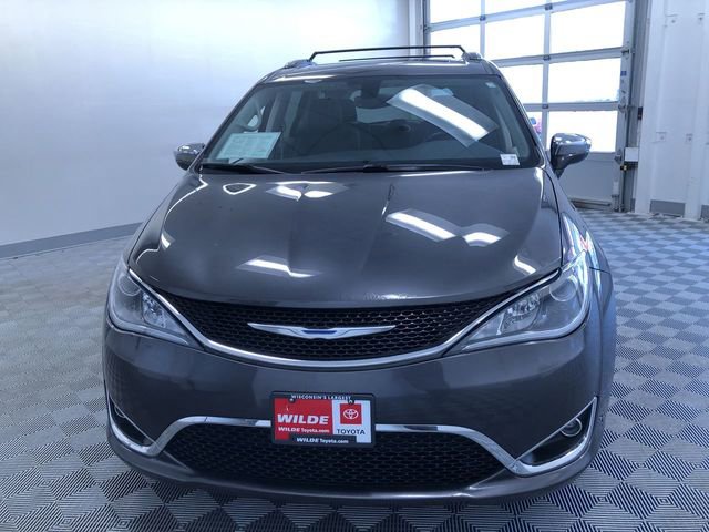 Used 2018 Chrysler Pacifica Limited w/ Tire & Wheel Group FWD image 15
