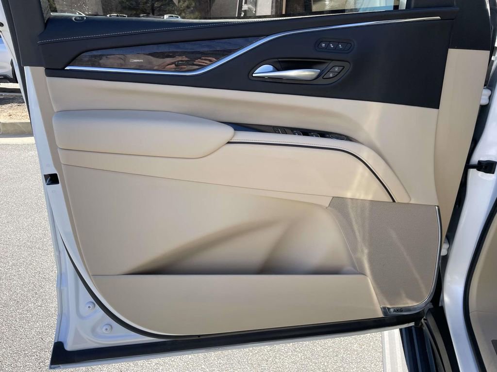 Used 2023 Cadillac Escalade ESV Premium Luxury w/ Performance Package image 17