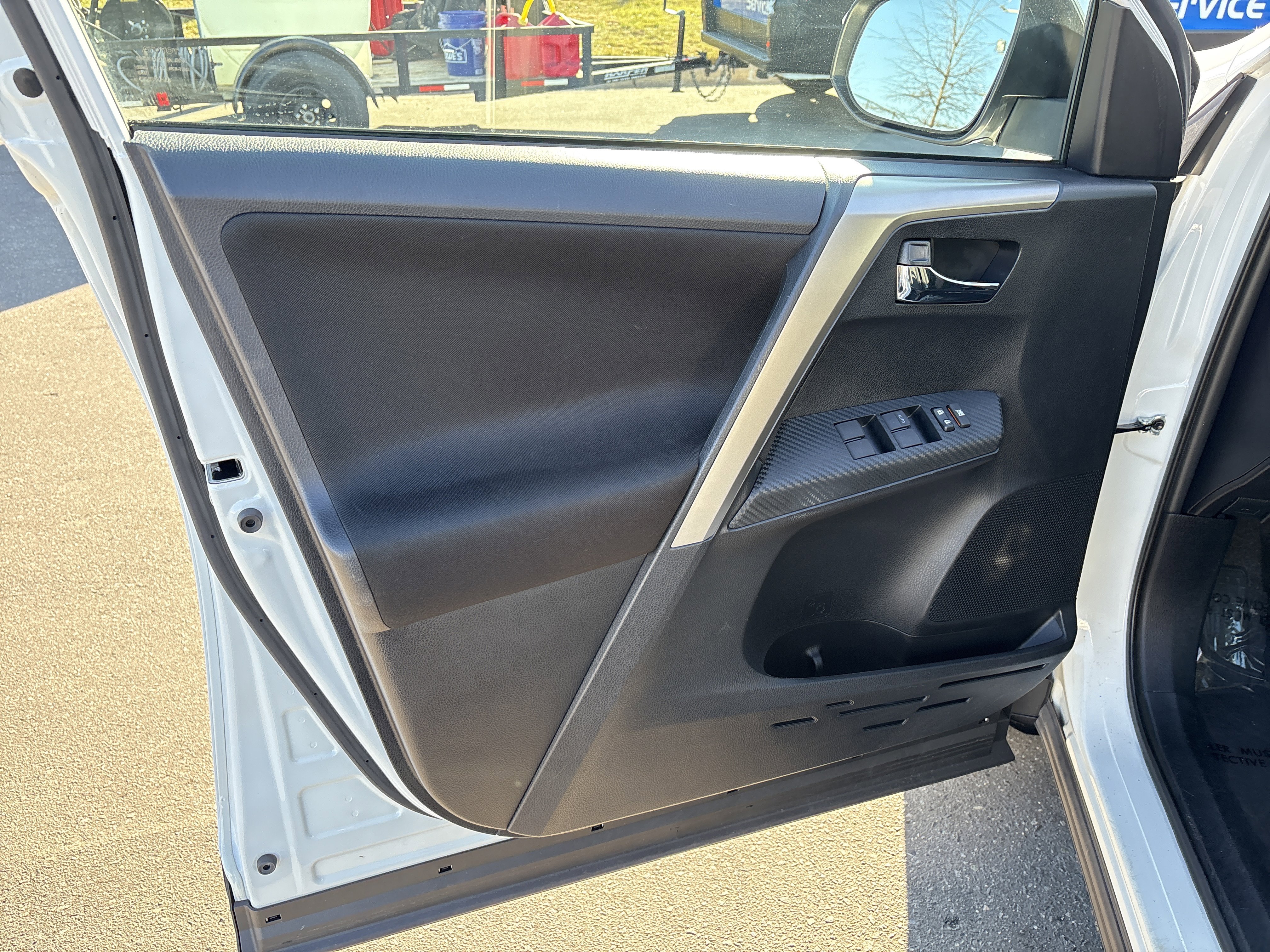 Used 2015 Toyota RAV4 XLE image 12