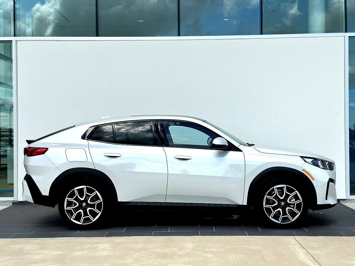 New 2026 BMW X2 xDrive28i w/ Technology Package AWD/4WD image 3