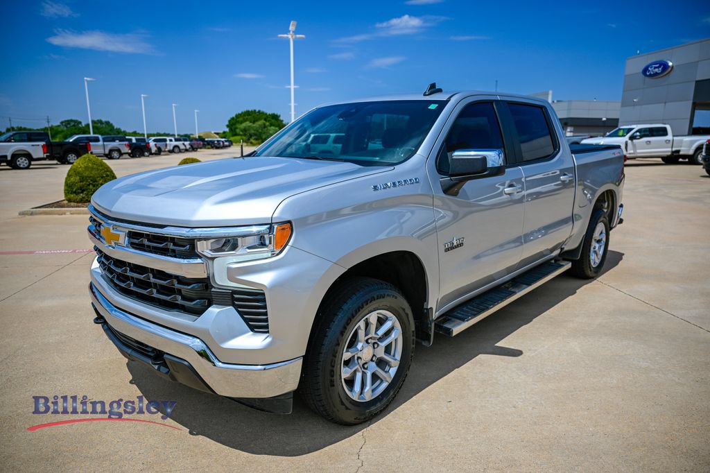 Used 2022 Chevrolet Silverado 1500 LT AWD/4WD image 3