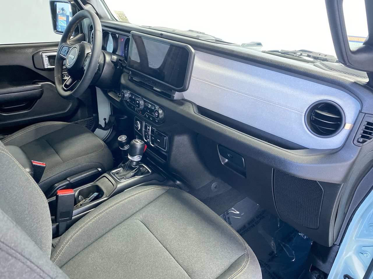 Used 2024 Jeep Wrangler Unlimited w/ Convenience Group AWD/4WD image 29