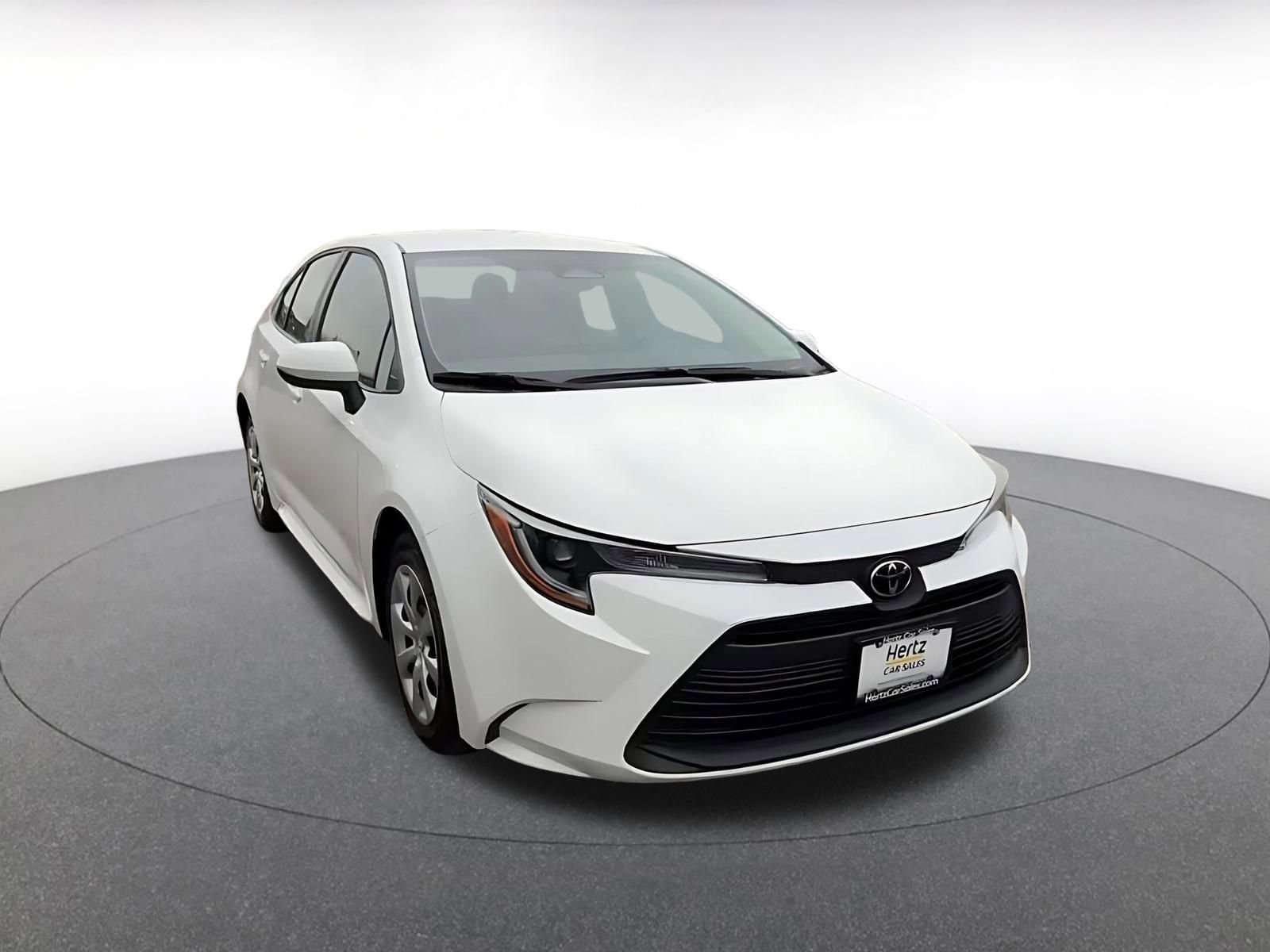 Used 2025 Toyota Corolla LE image 3