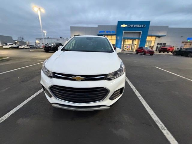 Used 2022 Chevrolet Trax LT w/ LT Convenience Package image 24