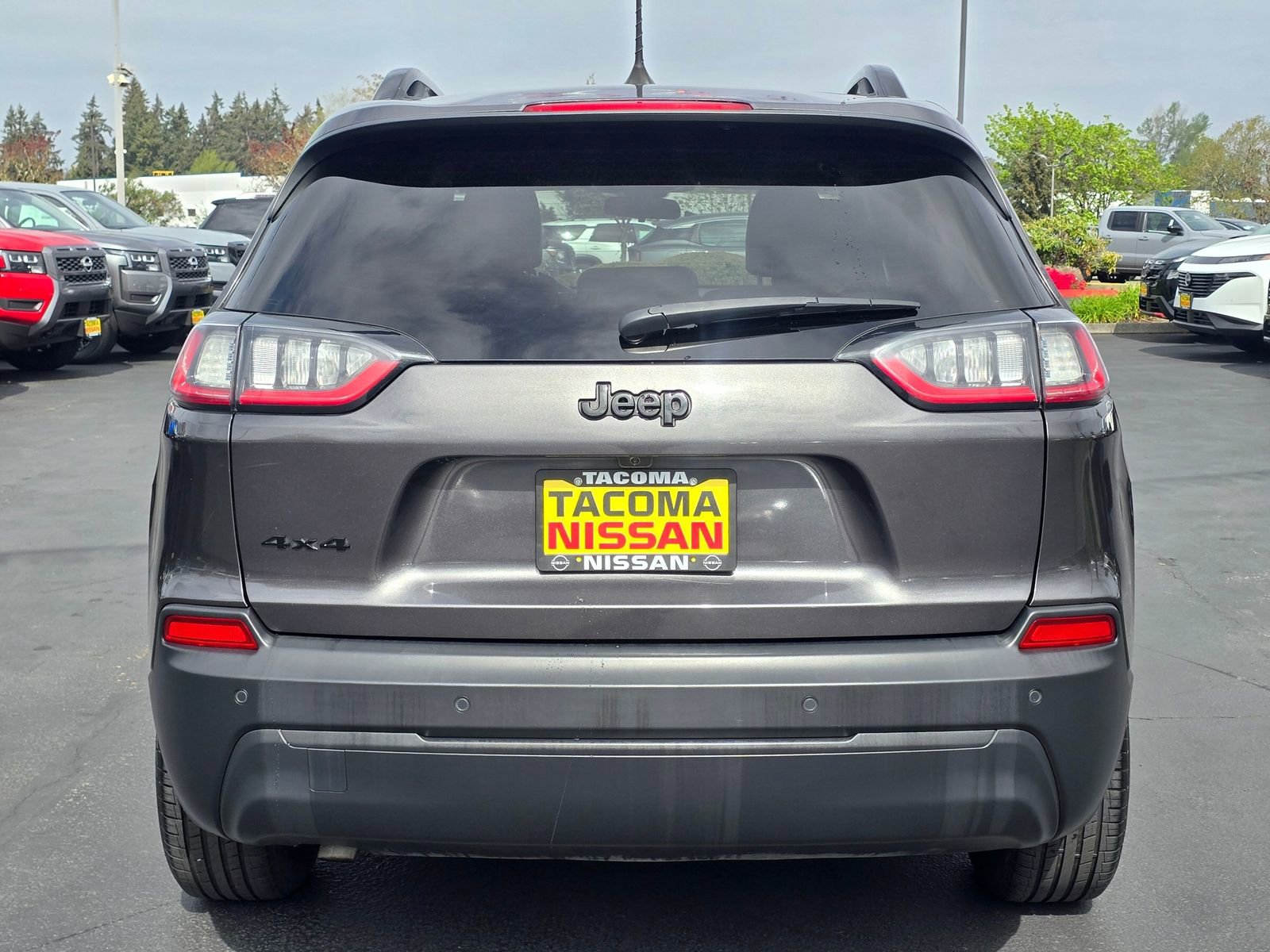 Used 2019 Jeep Cherokee Latitude Plus AWD/4WD image 4