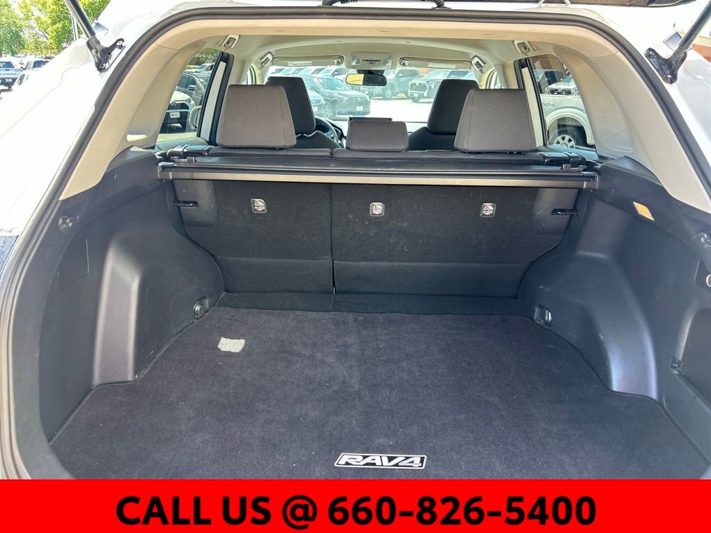 Used 2021 Toyota RAV4 XLE w/ Carpet Mat Package (TMS) AWD/4WD image 9
