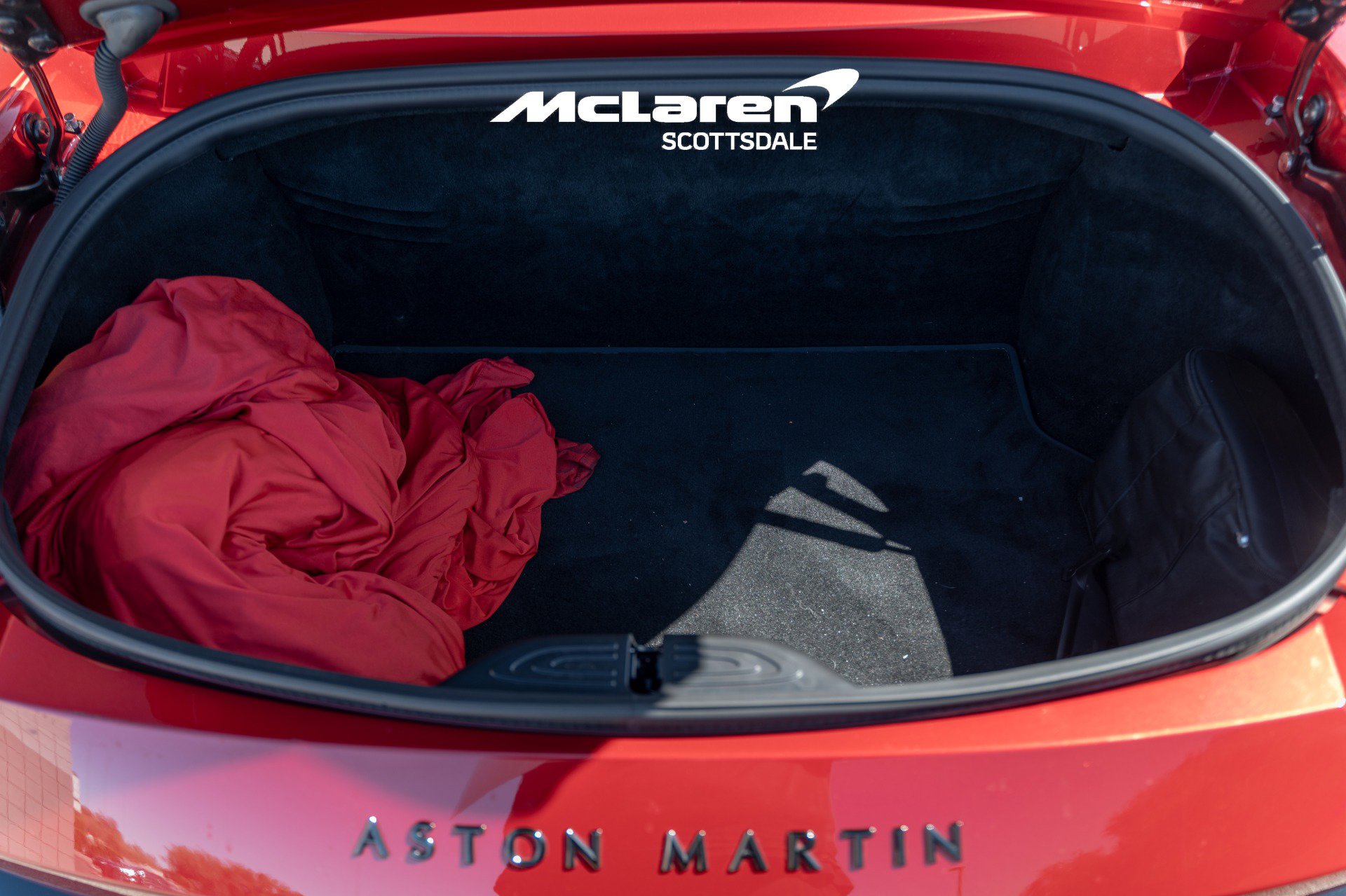 Used 2022 Aston Martin V8 Vantage Roadster RWD image 28