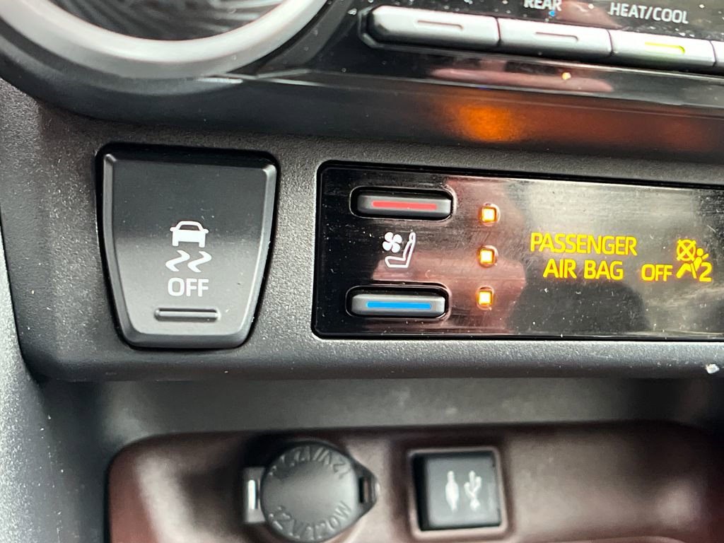 Used 2019 Toyota RAV4 Limited w/ Limited Grade Weather Package AWD/4WD image 30