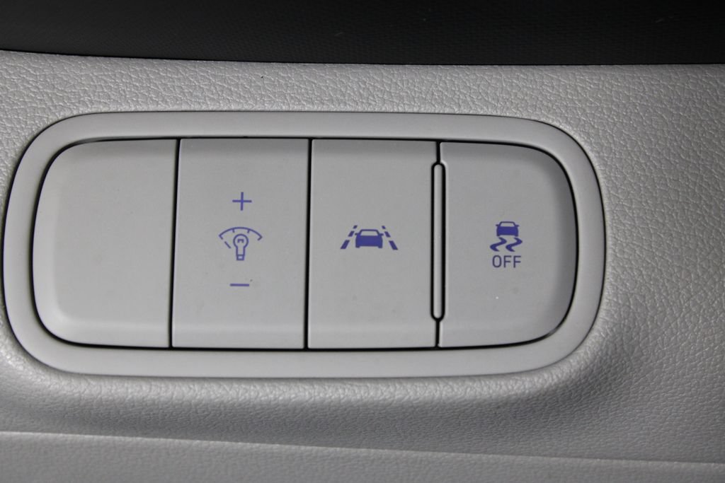 Certified 2022 Hyundai Venue SEL FWD image 24