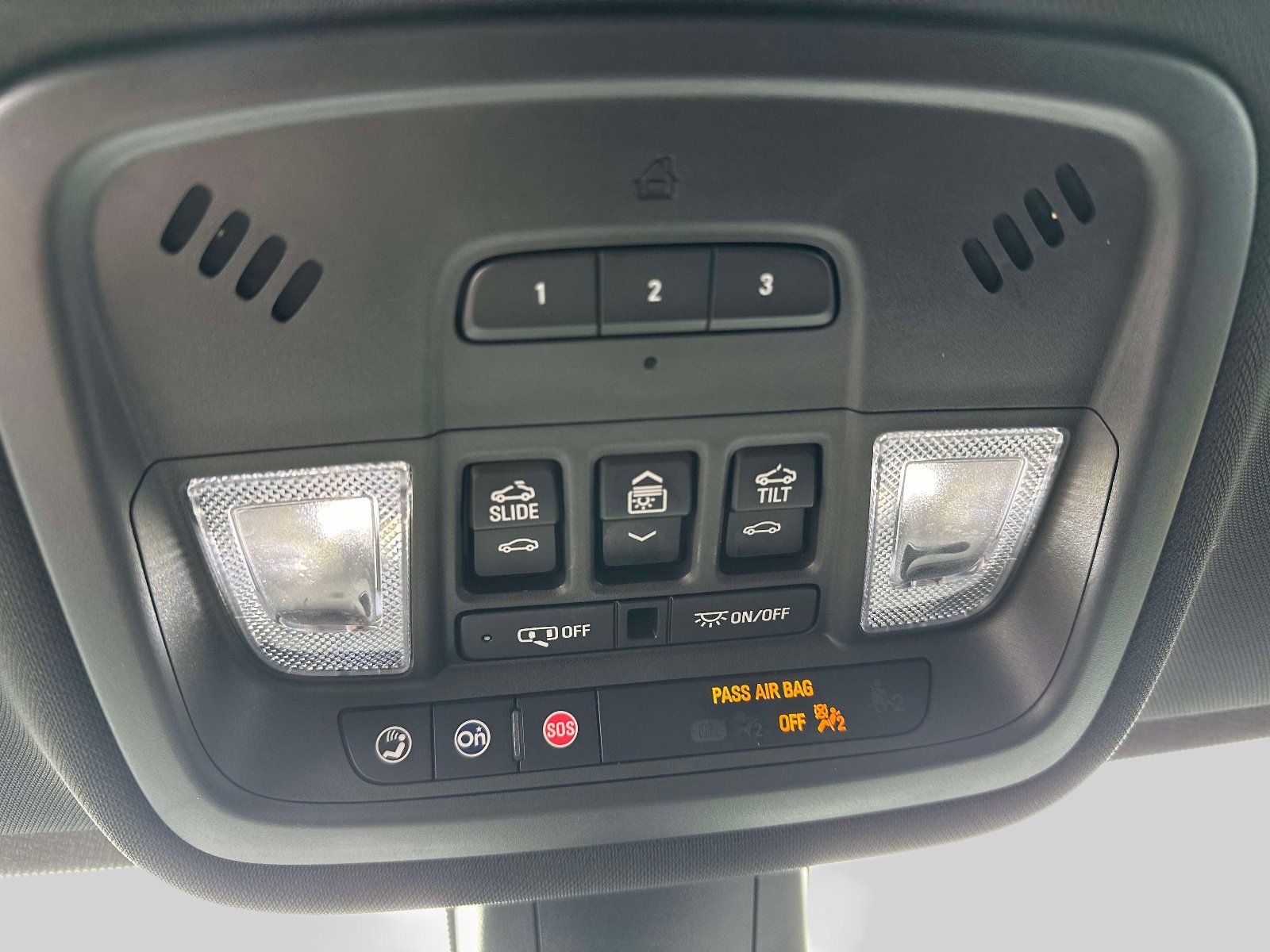 Used 2023 Chevrolet Traverse LT w/ LT Premium Package AWD/4WD image 33