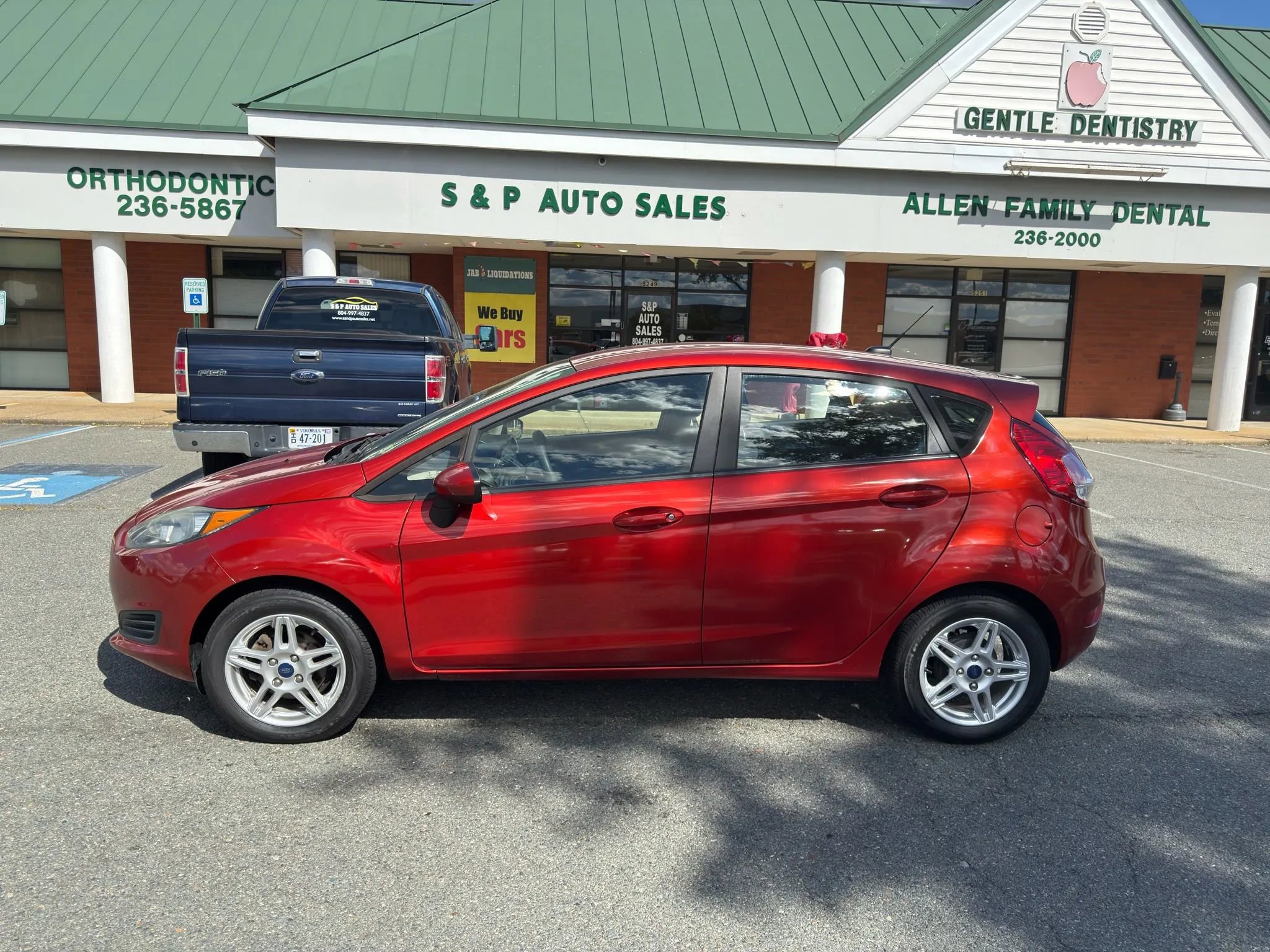 Used 2019 Ford Fiesta SE image 2