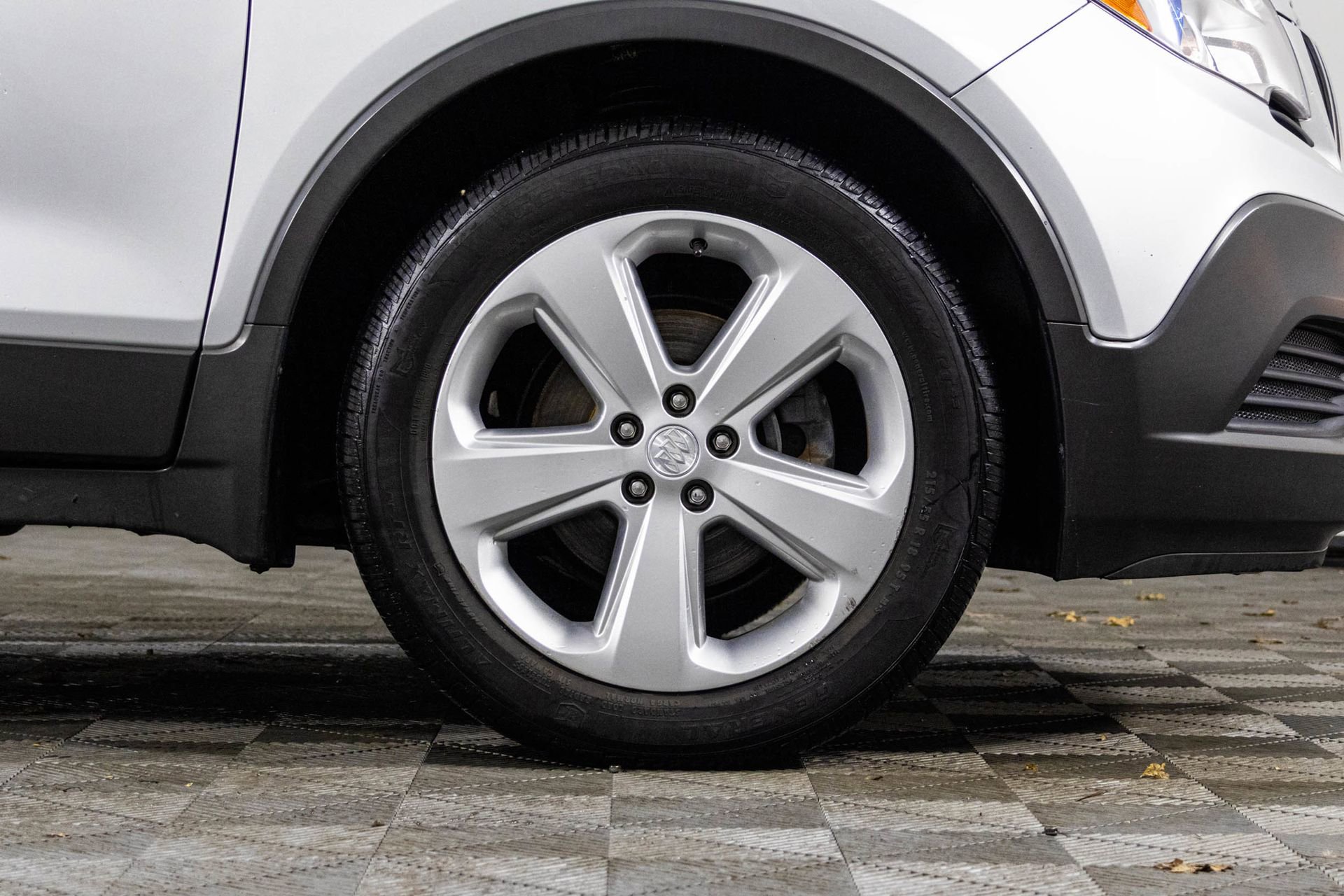 Used 2015 Buick Encore FWD image 41