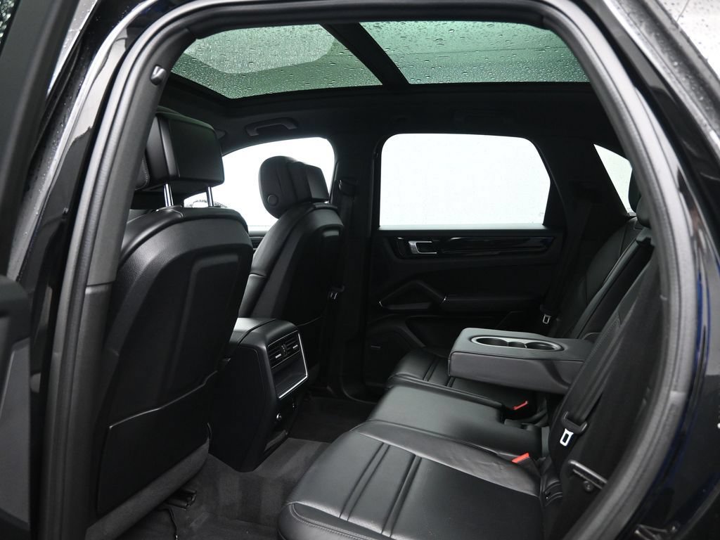 Used 2022 Porsche Cayenne Platinum Edition AWD/4WD image 26