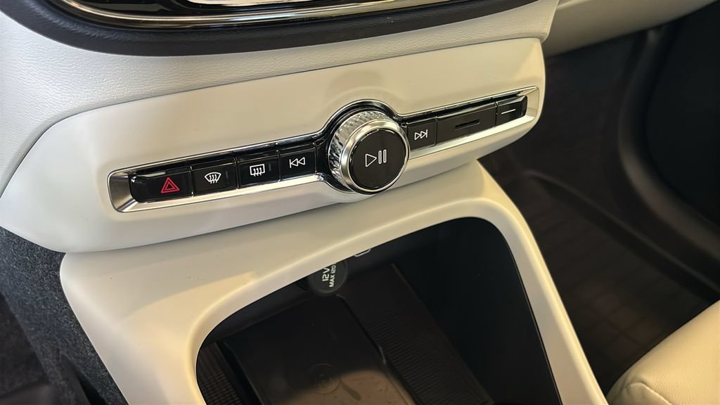 New 2026 Volvo XC40 B5 Plus w/ Protection Package Premier AWD/4WD image 19