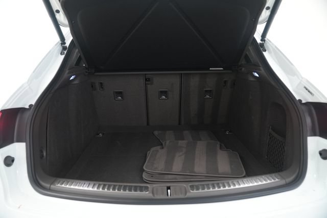 Certified 2026 Porsche Macan AWD/4WD image 16