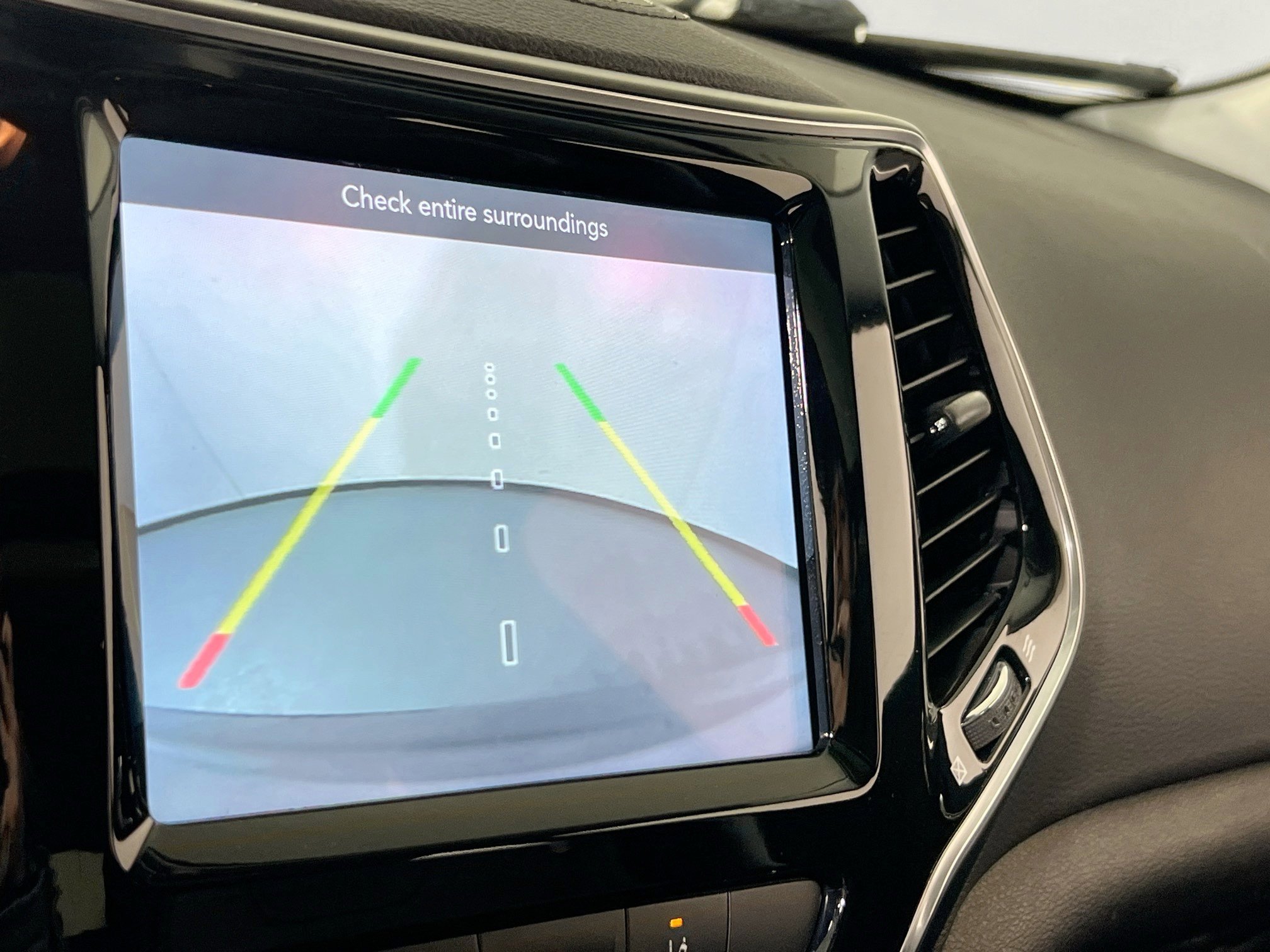 Used 2022 Jeep Cherokee Limited image 13