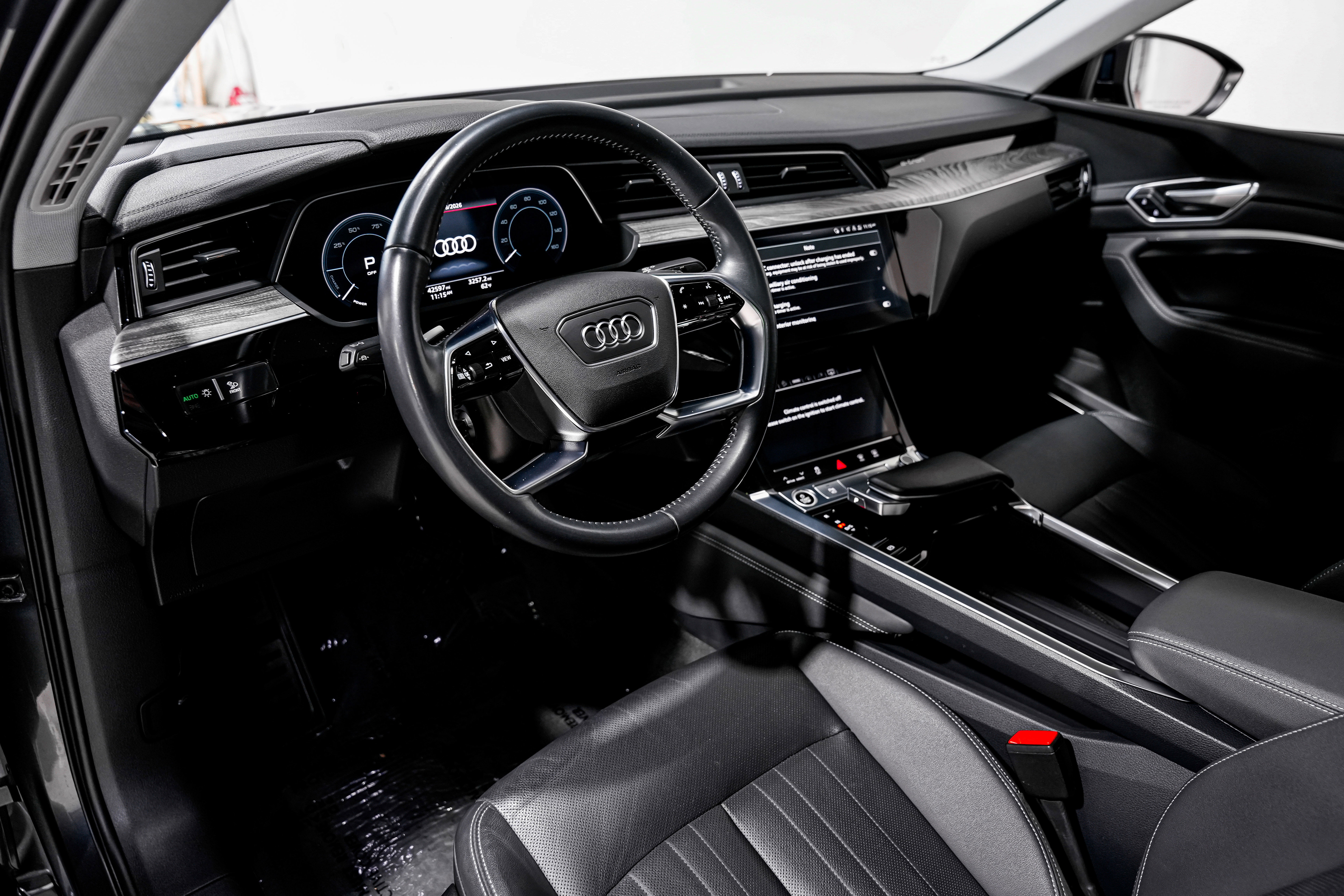 Used 2021 Audi e-tron Premium Plus w/ Premium Plus Package AWD/4WD image 20
