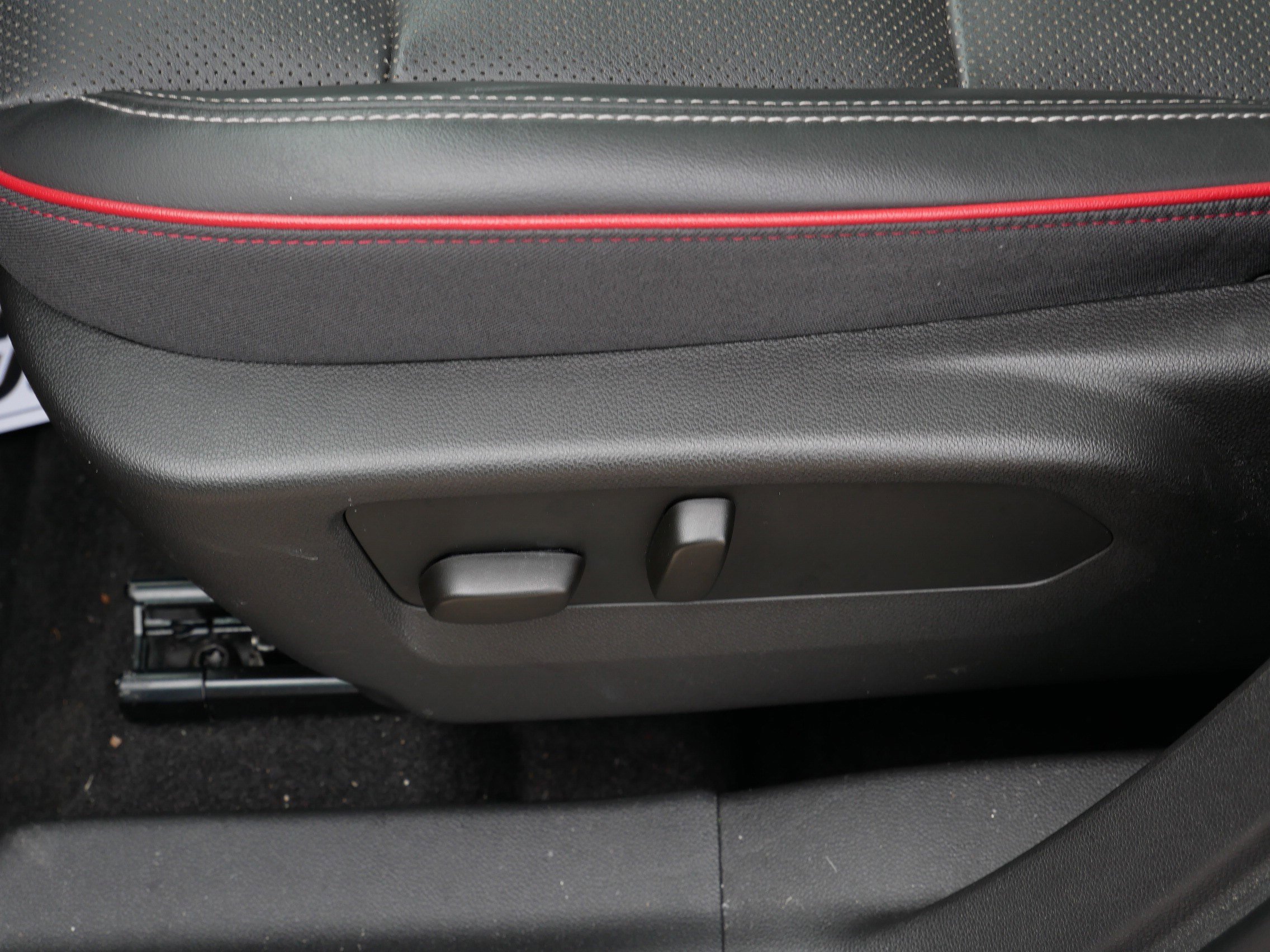 Used 2023 Buick Envision Essence w/ Sport Touring Package image 19