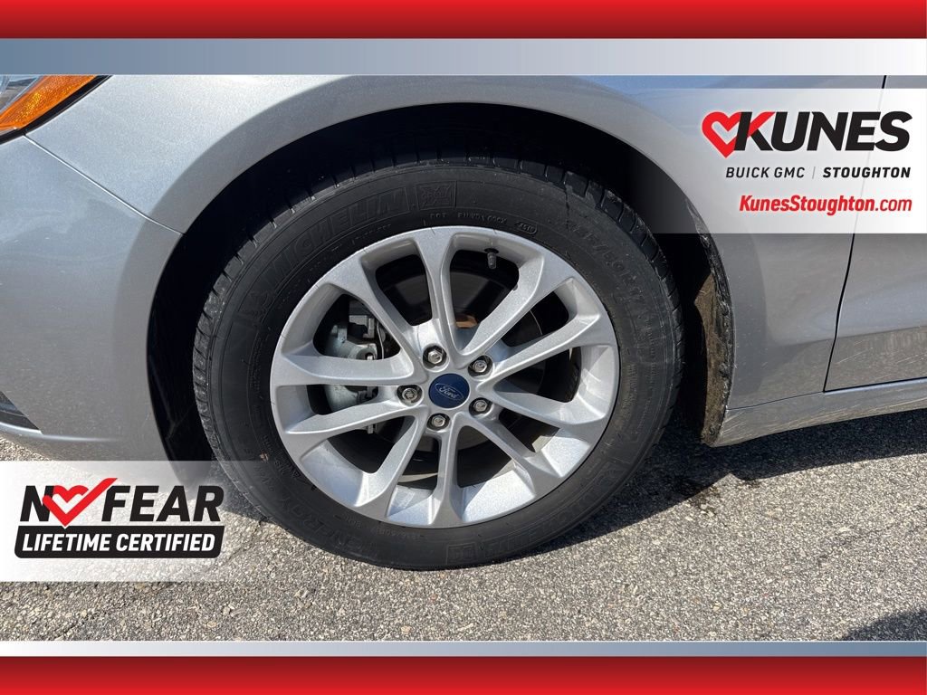 Used 2020 Ford Fusion SE image 15