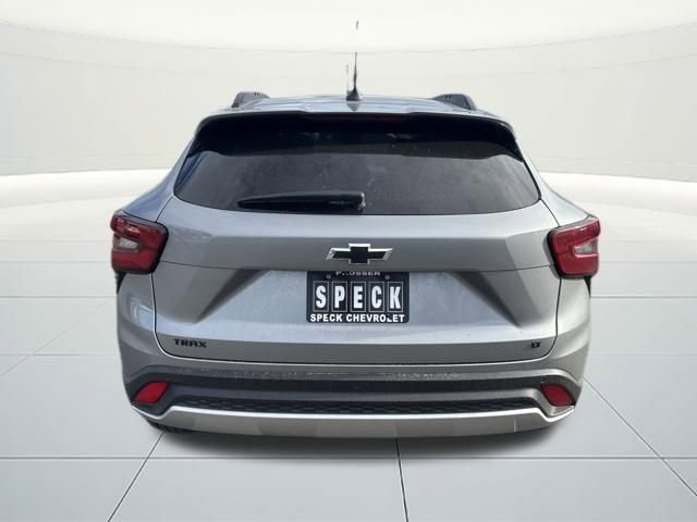 Used 2025 Chevrolet Trax LT w/ Driver Confidence Package image 2