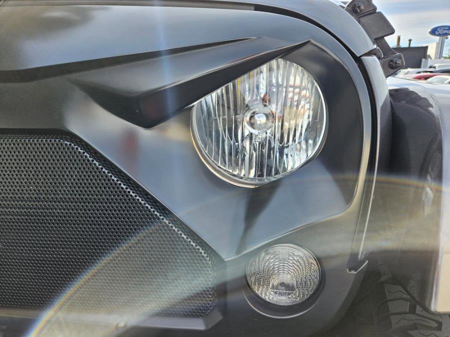 Used 2014 Jeep Wrangler Unlimited Sahara w/ Dual Top Group image 39